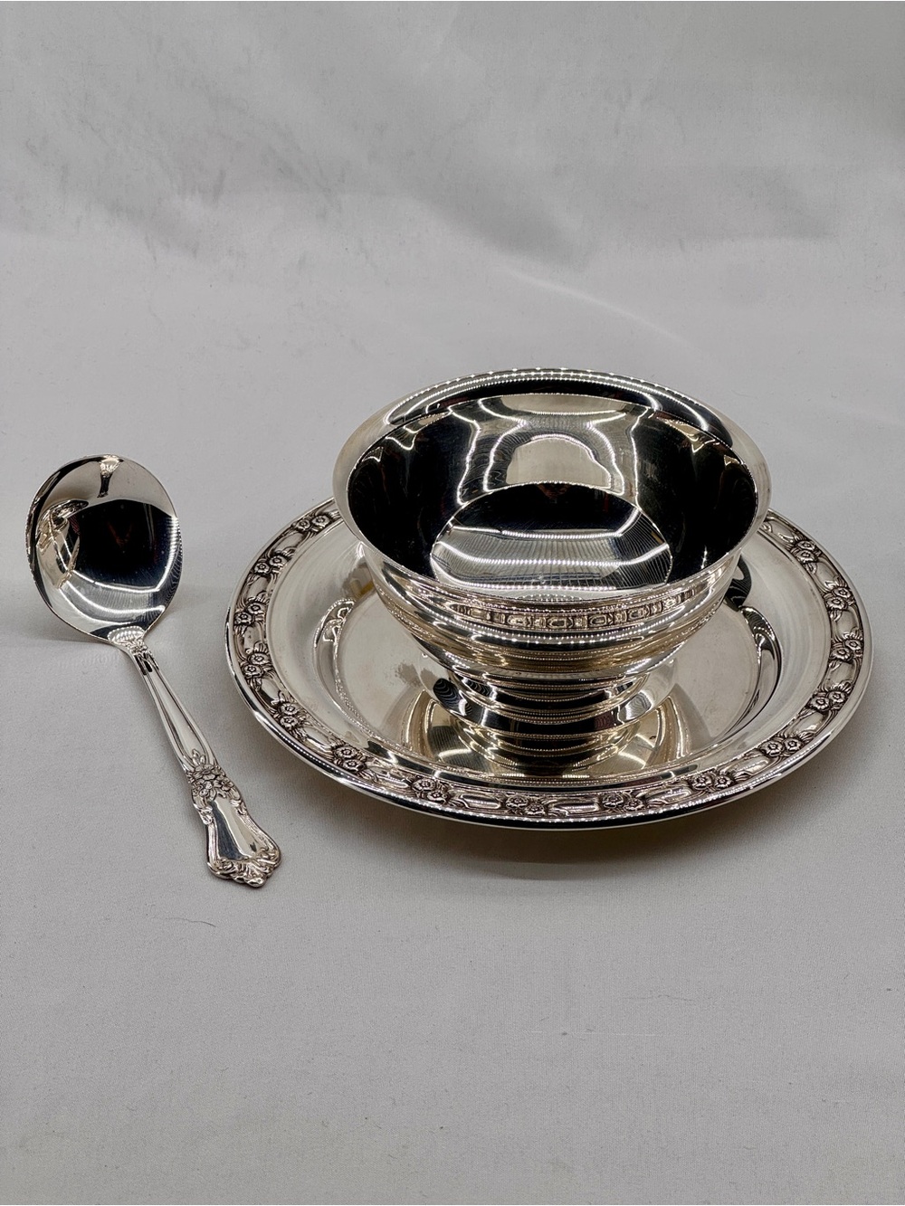 Oneida Vintage Hollowware 70’s Park Lane Sauce Bowl & 50’s Valley Rose Ladle